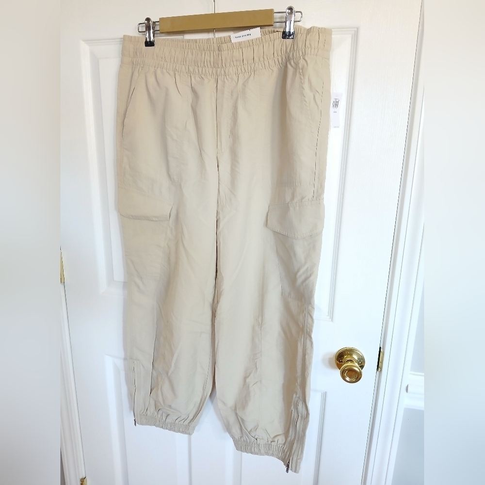 NWT Old Navy loose fit High Waisted  cargo joggers Zip At Ankle Casual Lounge